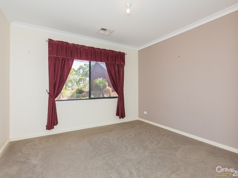 6 Vellender Road, Bedfordale WA 6112