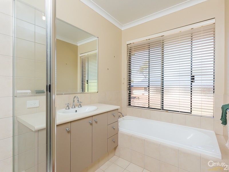 6 Vellender Road, Bedfordale WA 6112