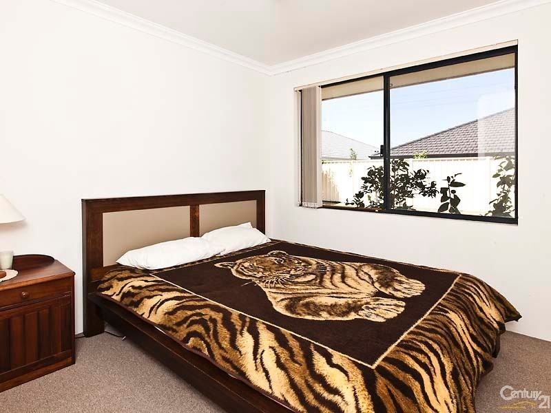 18 Lenihan Corner, Wattle Grove WA 6107