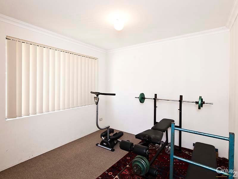 18 Lenihan Corner, Wattle Grove WA 6107