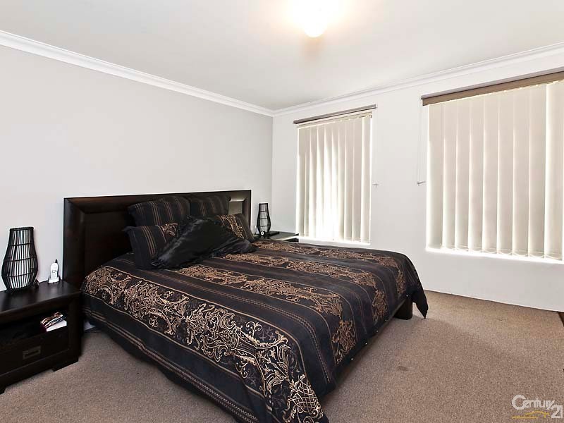 18 Lenihan Corner, Wattle Grove WA 6107