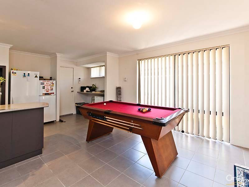 18 Lenihan Corner, Wattle Grove WA 6107