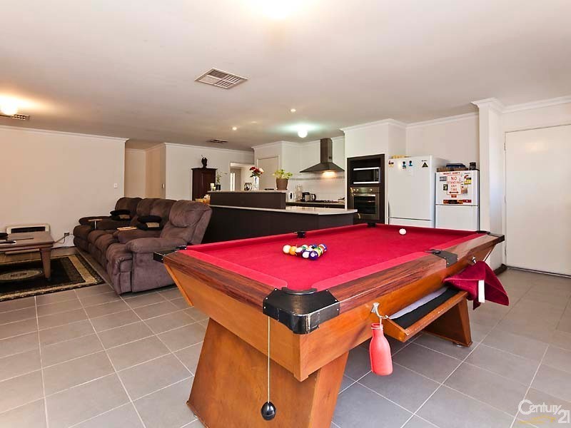 18 Lenihan Corner, Wattle Grove WA 6107