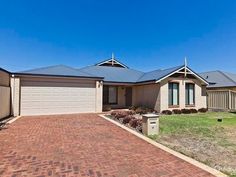 18 Lenihan Corner, Wattle Grove WA 6107