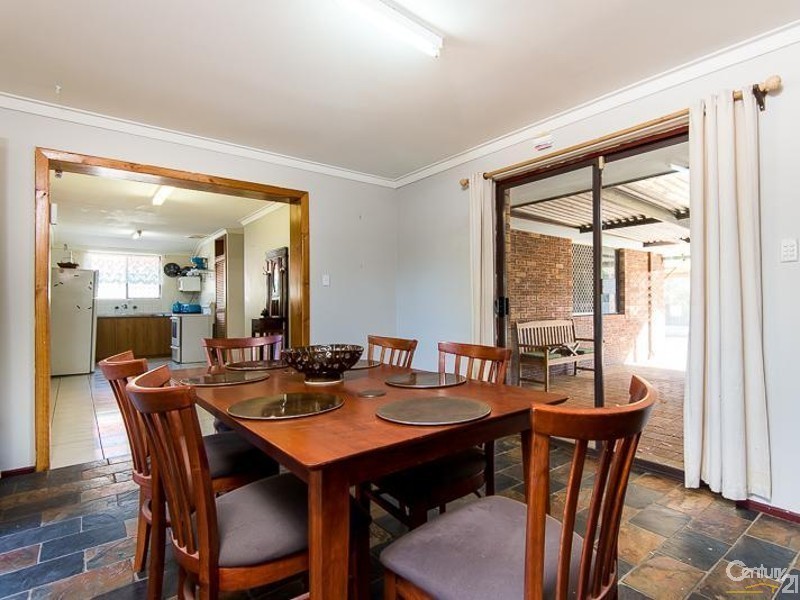 17 Selsdon Road, Camillo WA 6111