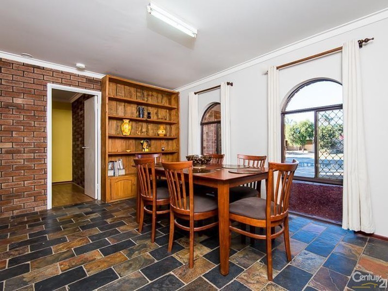 17 Selsdon Road, Camillo WA 6111