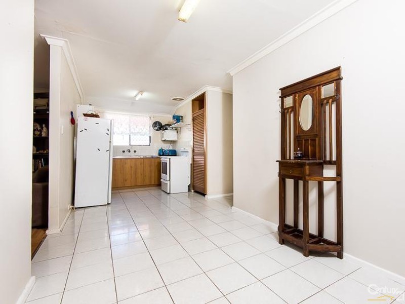 17 Selsdon Road, Camillo WA 6111