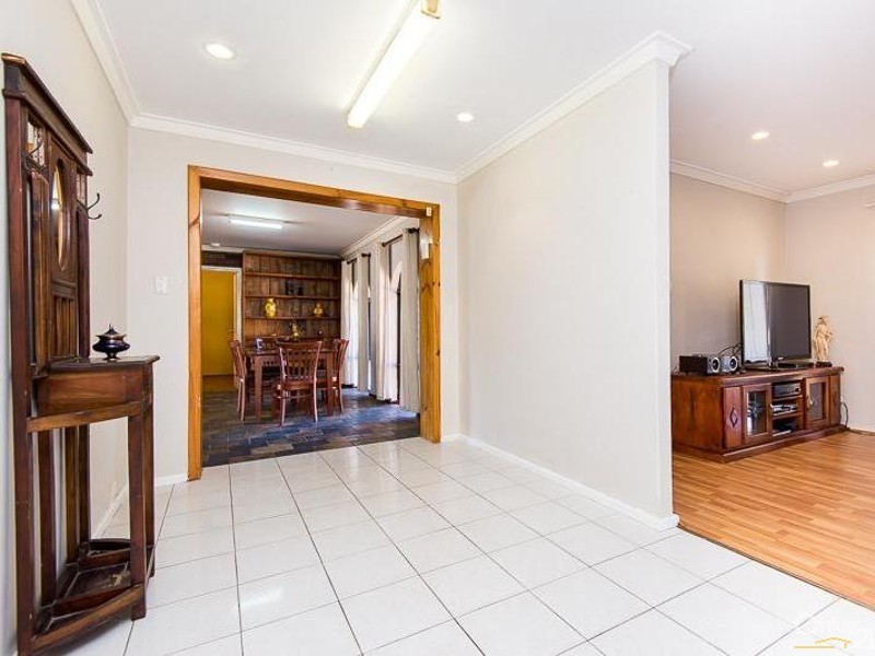 17 Selsdon Road, Camillo WA 6111