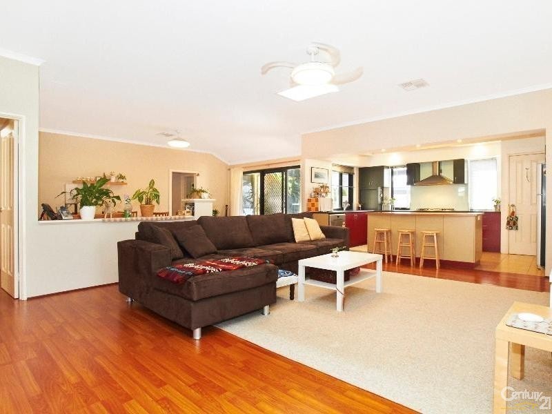 4 Chorus Circle, Atwell WA 6164