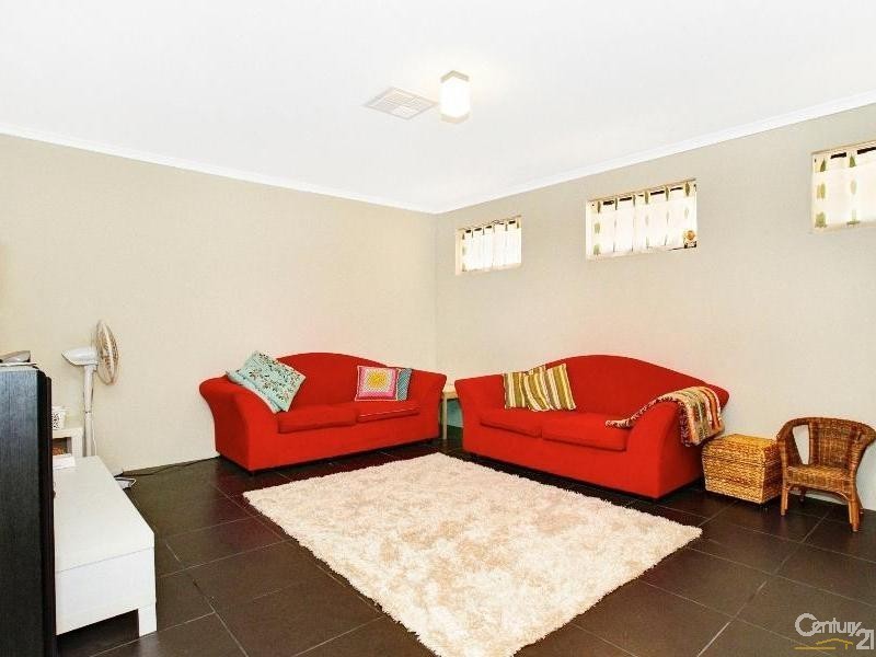 4 Chorus Circle, Atwell WA 6164