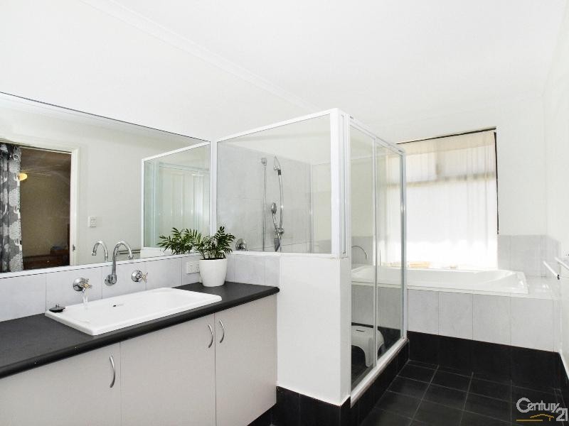 4 Chorus Circle, Atwell WA 6164