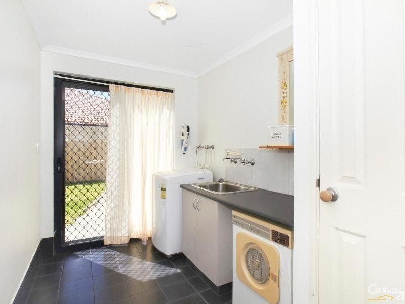 4 Chorus Circle, Atwell WA 6164