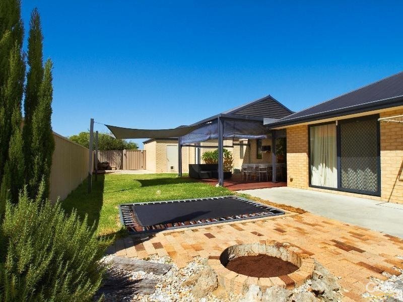 4 Chorus Circle, Atwell WA 6164