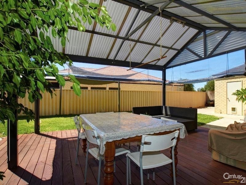 4 Chorus Circle, Atwell WA 6164