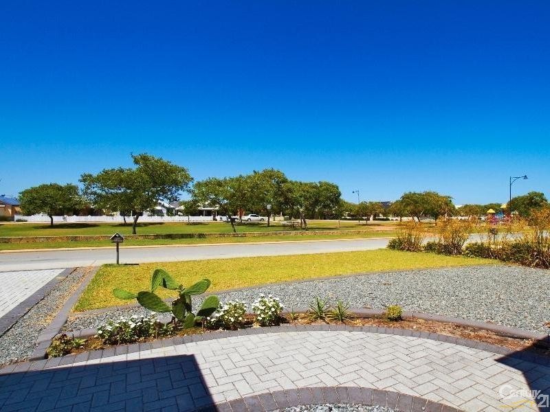 4 Chorus Circle, Atwell WA 6164