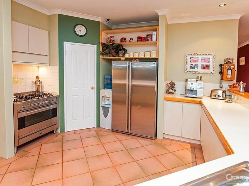 215 Treasure Road, Queens Park WA 6107