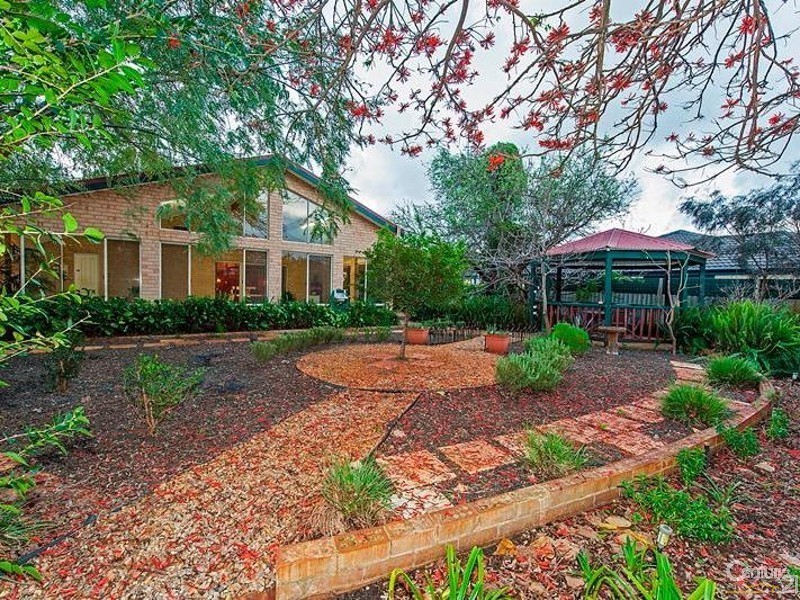 215 Treasure Road, Queens Park WA 6107