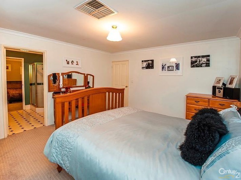 215 Treasure Road, Queens Park WA 6107