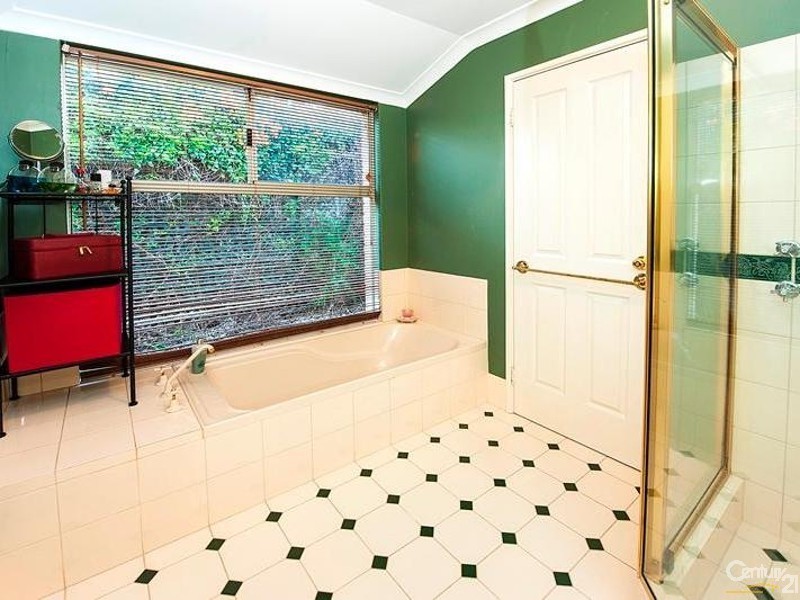 215 Treasure Road, Queens Park WA 6107