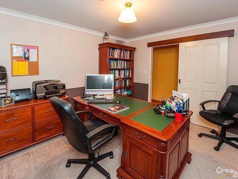 215 Treasure Road, Queens Park WA 6107