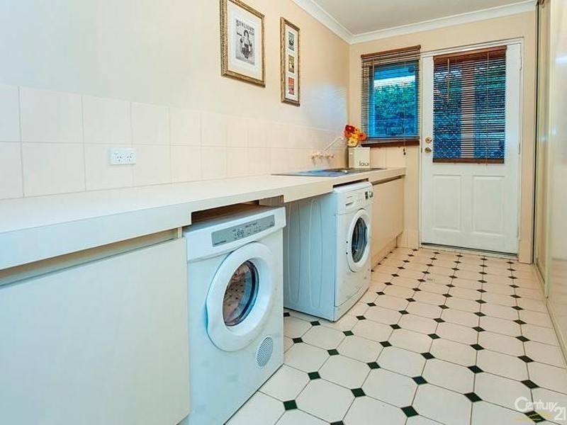 215 Treasure Road, Queens Park WA 6107