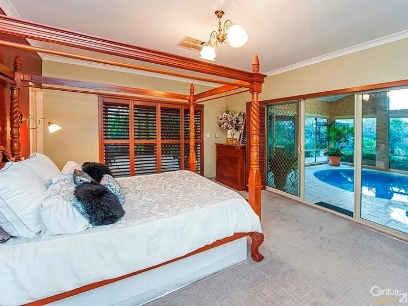 215 Treasure Road, Queens Park WA 6107