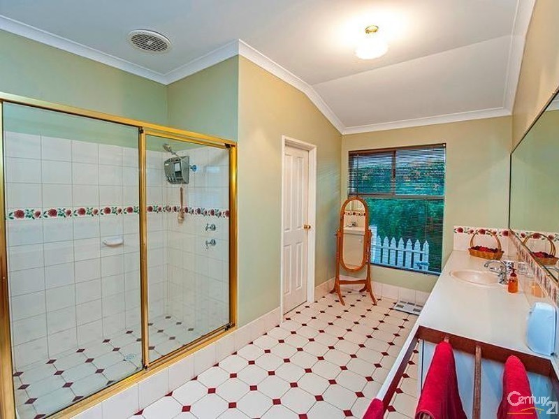 215 Treasure Road, Queens Park WA 6107