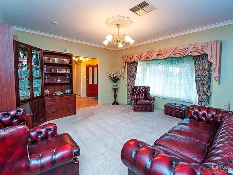 215 Treasure Road, Queens Park WA 6107