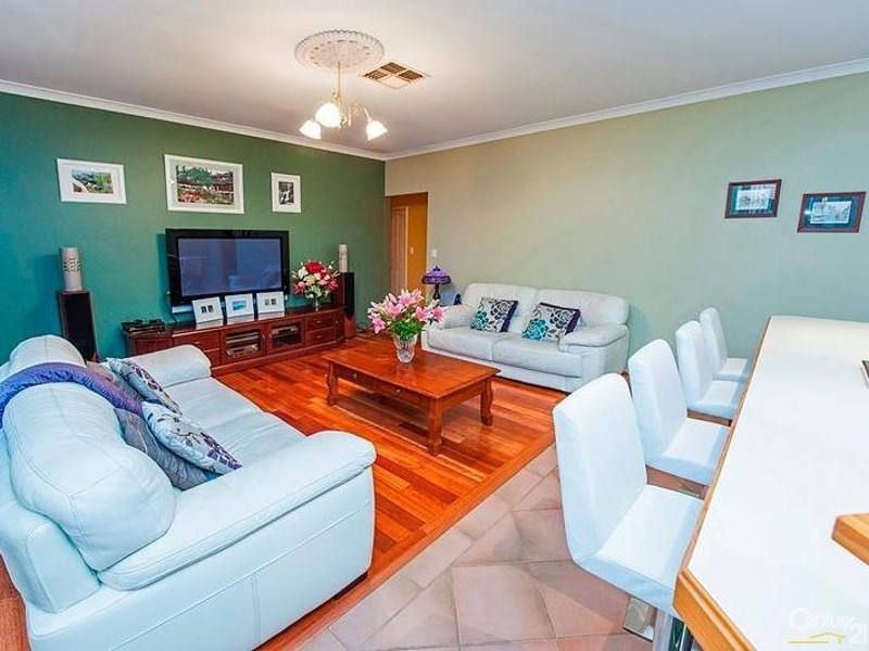 215 Treasure Road, Queens Park WA 6107