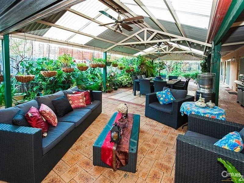 215 Treasure Road, Queens Park WA 6107