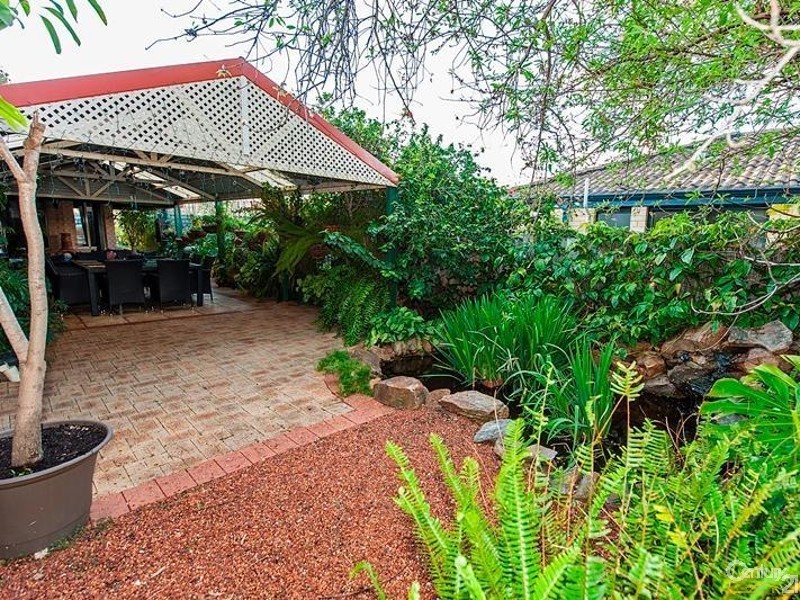 215 Treasure Road, Queens Park WA 6107