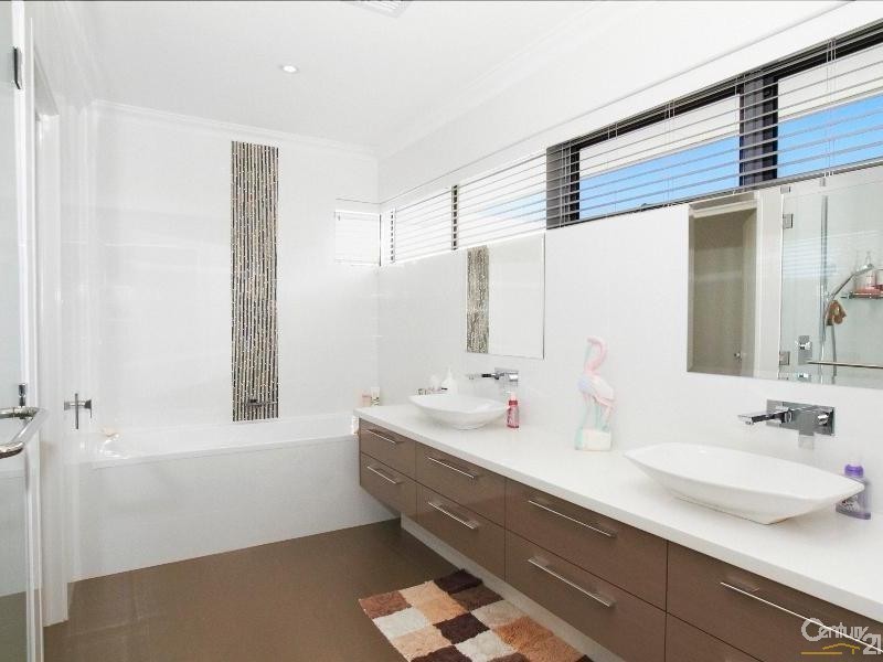 23 Bluestone Loop, Piara Waters WA 6112