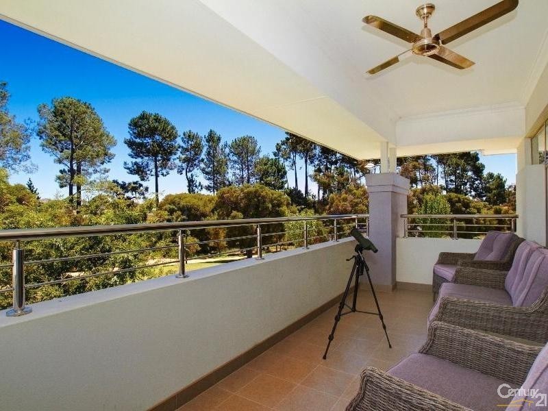 23 Bluestone Loop, Piara Waters WA 6112