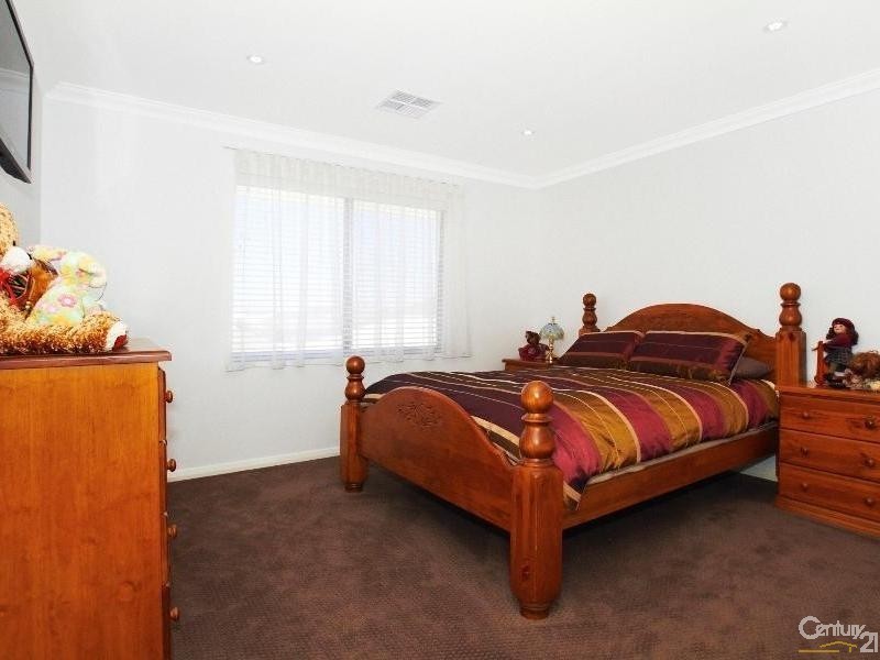 23 Bluestone Loop, Piara Waters WA 6112