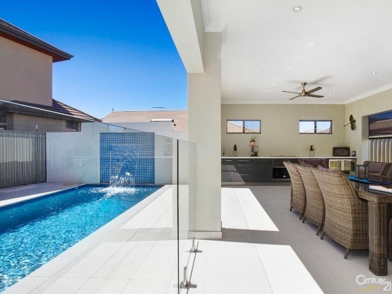 23 Bluestone Loop, Piara Waters WA 6112