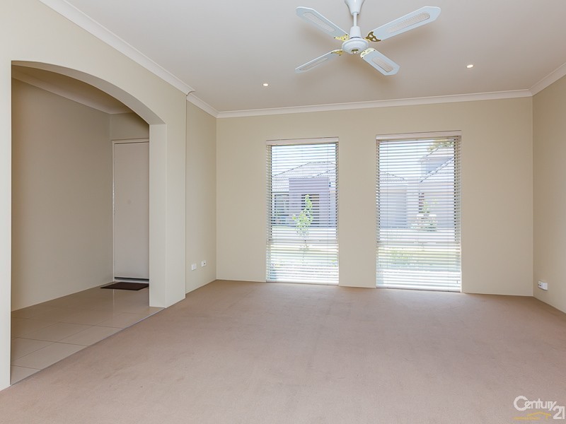 25 Pembrooke Lane, Canning Vale WA 6155
