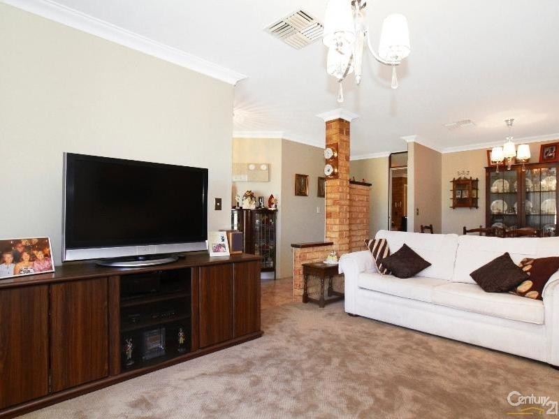 70 Regal Drive, Thornlie WA 6108