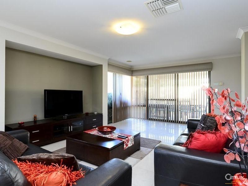 122 Dumbarton Road, Canning Vale WA 6155