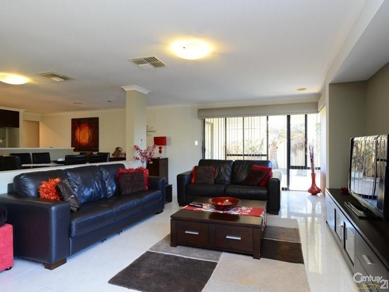 122 Dumbarton Road, Canning Vale WA 6155