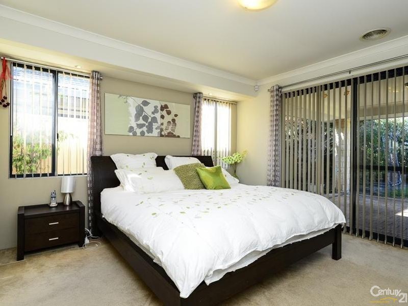 122 Dumbarton Road, Canning Vale WA 6155