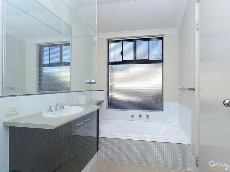 122 Dumbarton Road, Canning Vale WA 6155