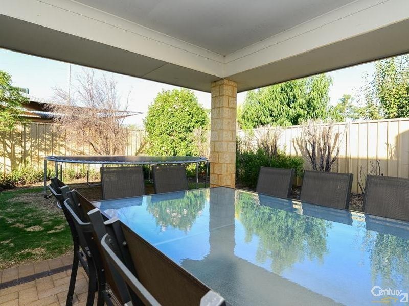 122 Dumbarton Road, Canning Vale WA 6155