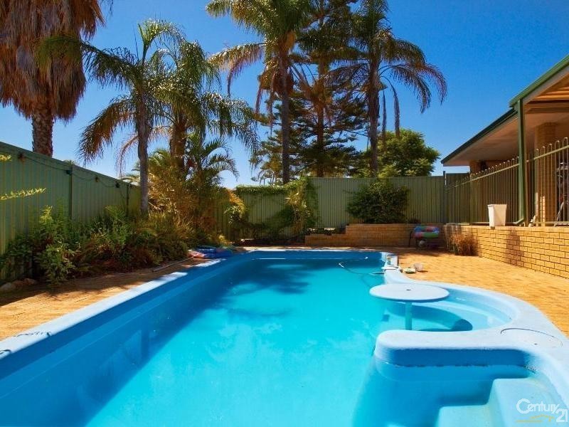 9 Hickory Drive, Thornlie WA 6108