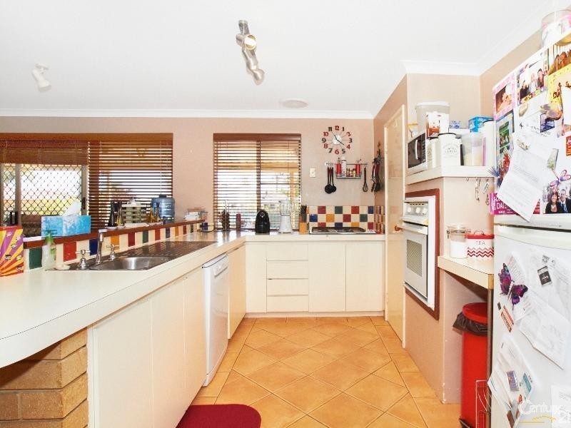 9 Hickory Drive, Thornlie WA 6108
