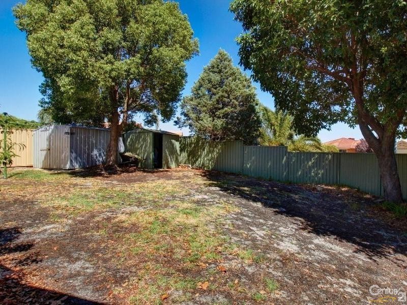 9 Hickory Drive, Thornlie WA 6108