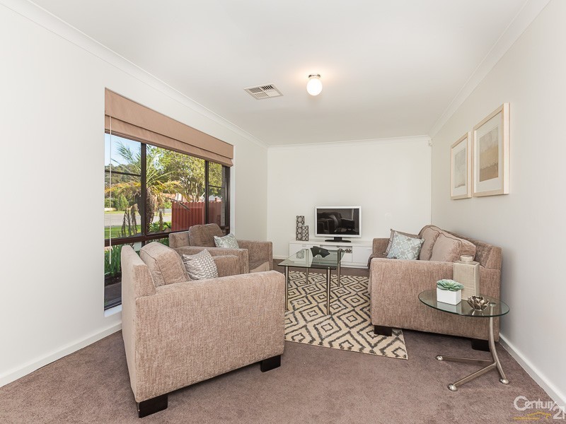 2 Adams Court, Kelmscott WA 6111