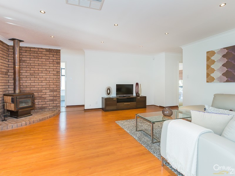 2 Adams Court, Kelmscott WA 6111
