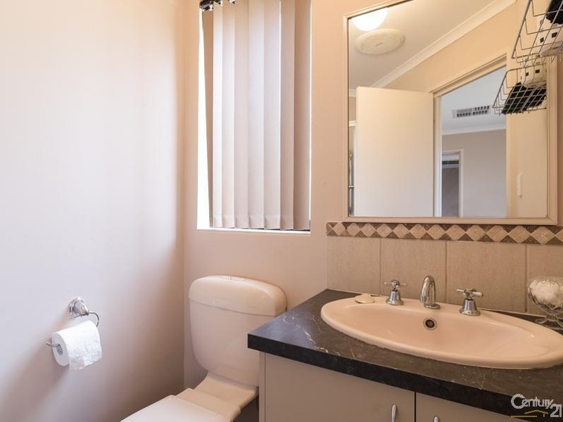 4 Milano Loop, Seville Grove WA 6112