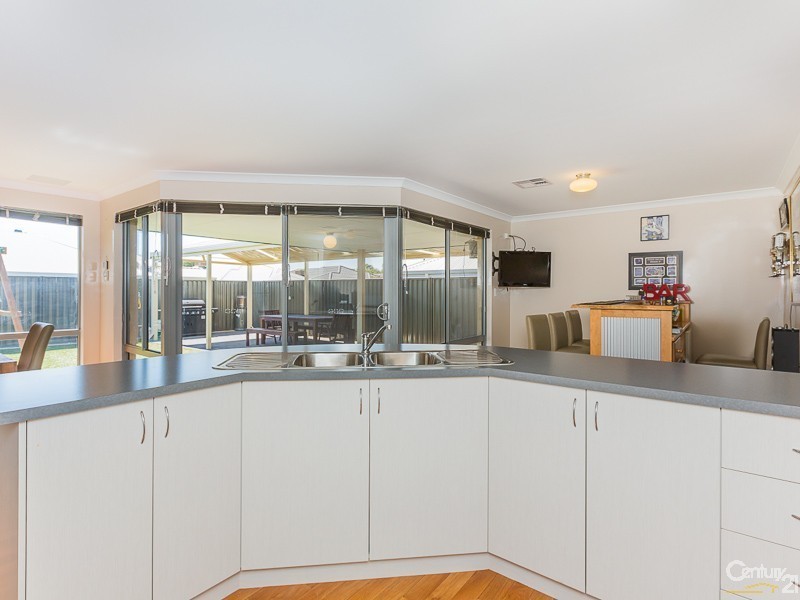 61 Barnevelder Bend, Southern River WA 6110