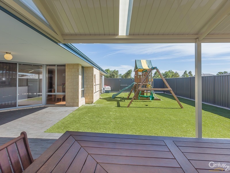 61 Barnevelder Bend, Southern River WA 6110